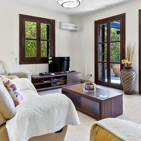 3 Bedroom Kedros With Private Pool And Hot Tub, Aphrodite Hills Villa Kouklia