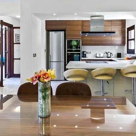 3 Bedroom Kedros With Private Pool And Hot Tub, Aphrodite Hills 别墅 *