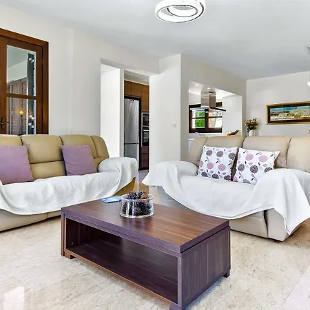3 Bedroom Kedros With Private Pool And Hot Tub, Aphrodite Hills Kouklia
