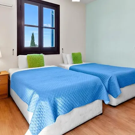 3 Bedroom Kedros With Private Pool And Hot Tub, Aphrodite Hills Vilă Kouklia