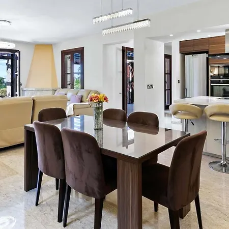 3 Bedroom Kedros With Private Pool And Hot Tub, Aphrodite Hills